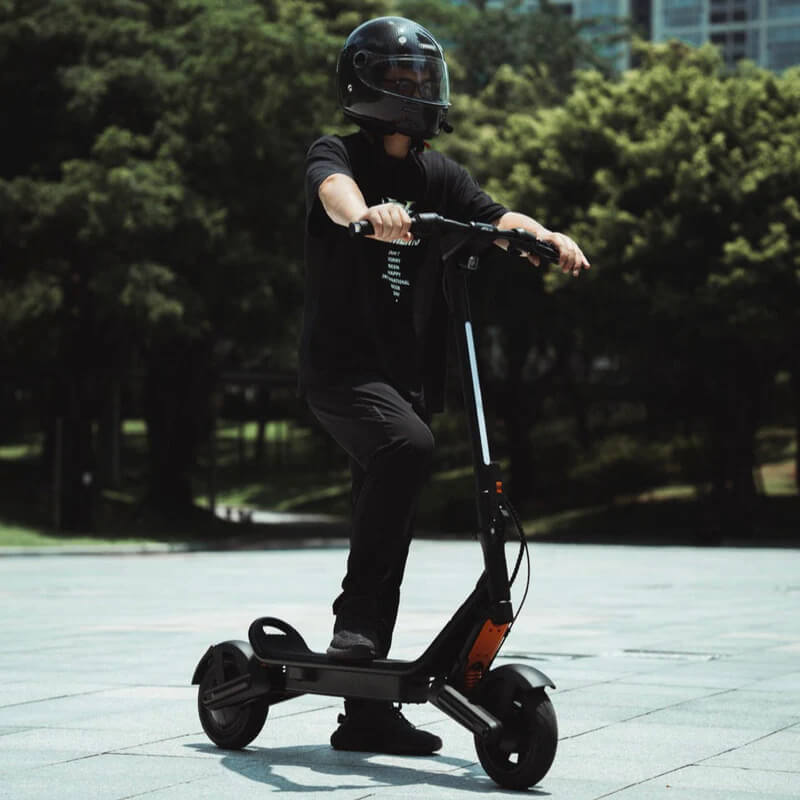 27.2 kg with a fast-folding stem
